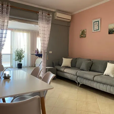 Apartament Komuna E Parisit Qendra Kristal Center Appartamento